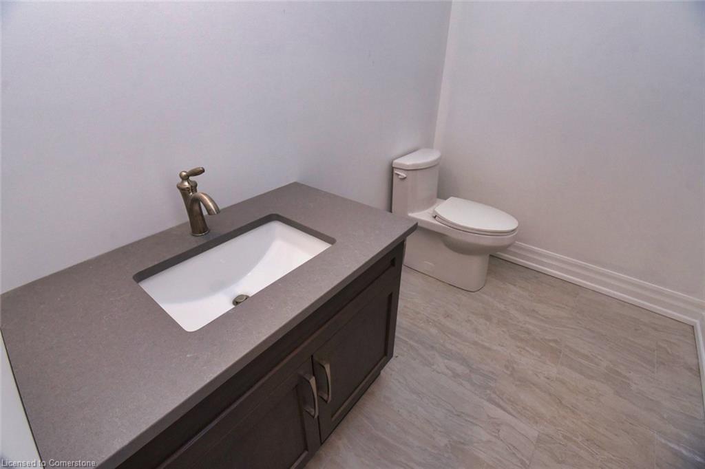 21-40 Heath Street, Brantford, ON - Indoor Photo Showing Bathroom