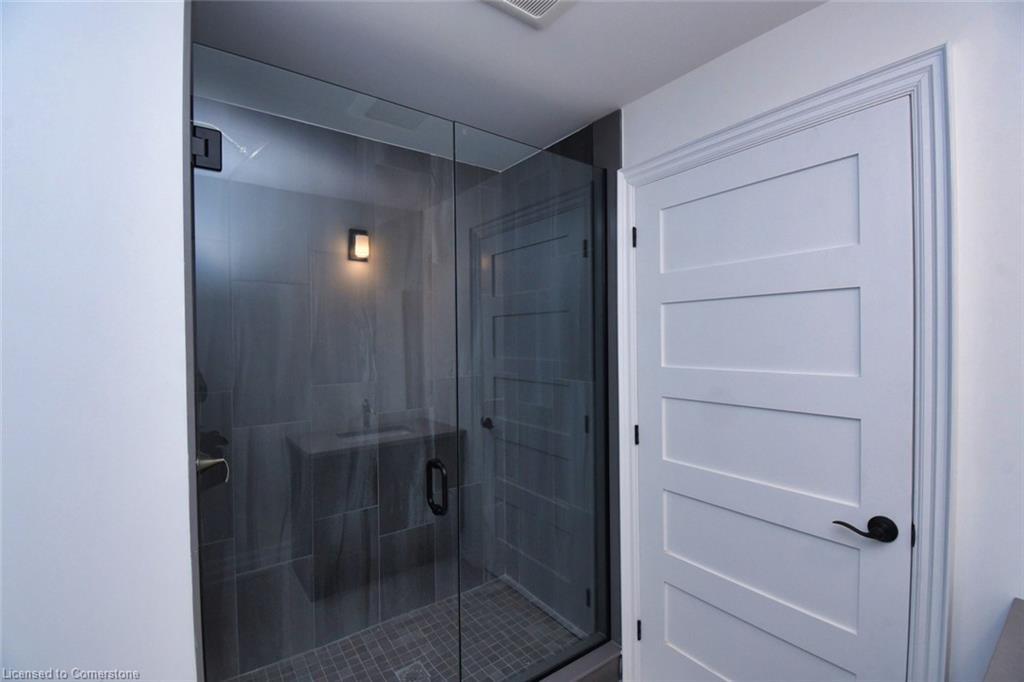 21-40 Heath Street, Brantford, ON - Indoor