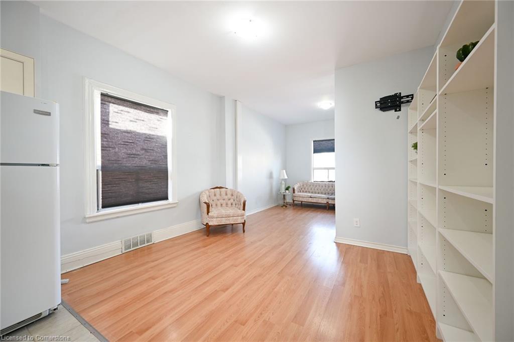 200 Kensington Avenue N, Hamilton, ON - Indoor Photo Showing Other Room