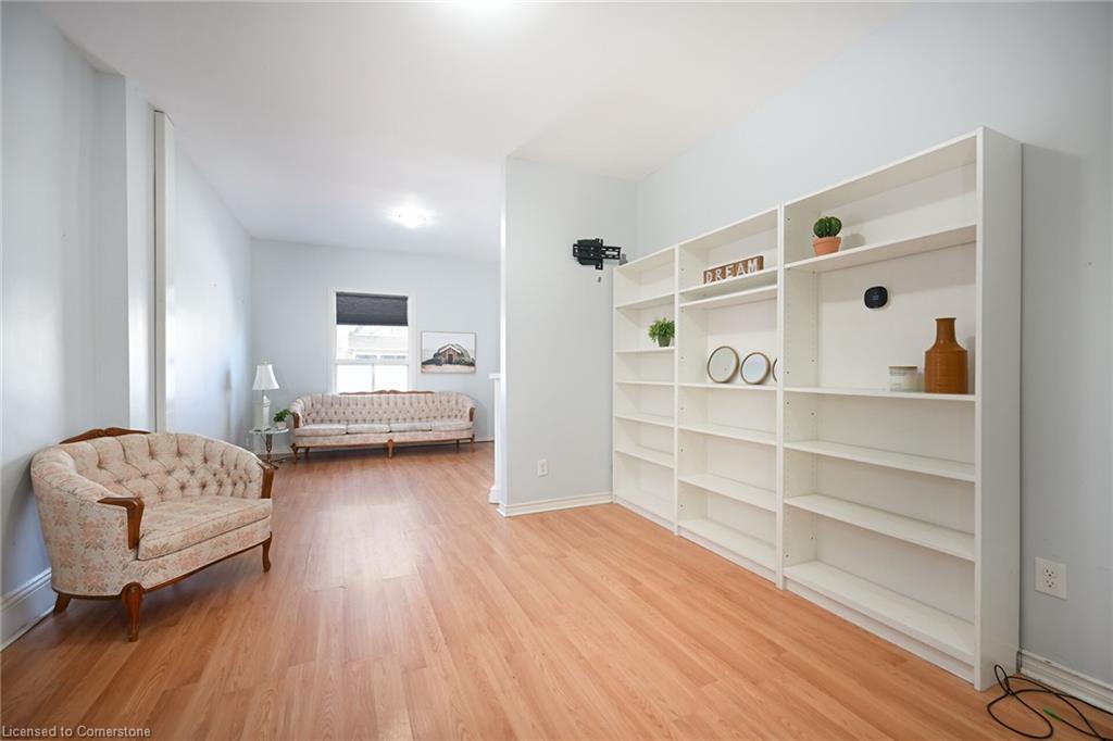 200 Kensington Avenue N, Hamilton, ON - Indoor