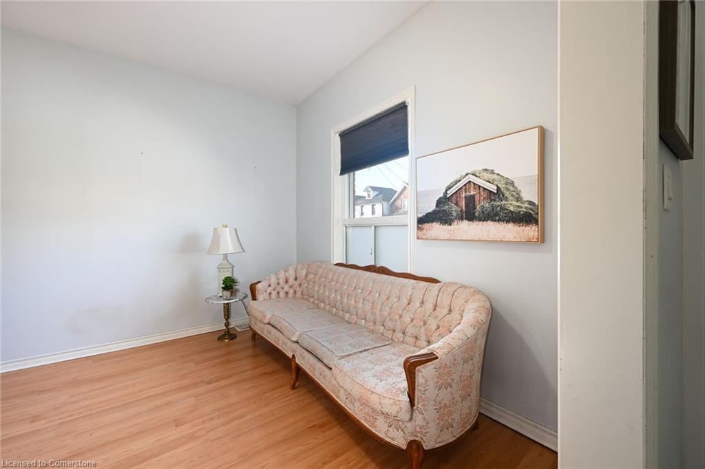 200 Kensington Avenue N, Hamilton, ON - Indoor