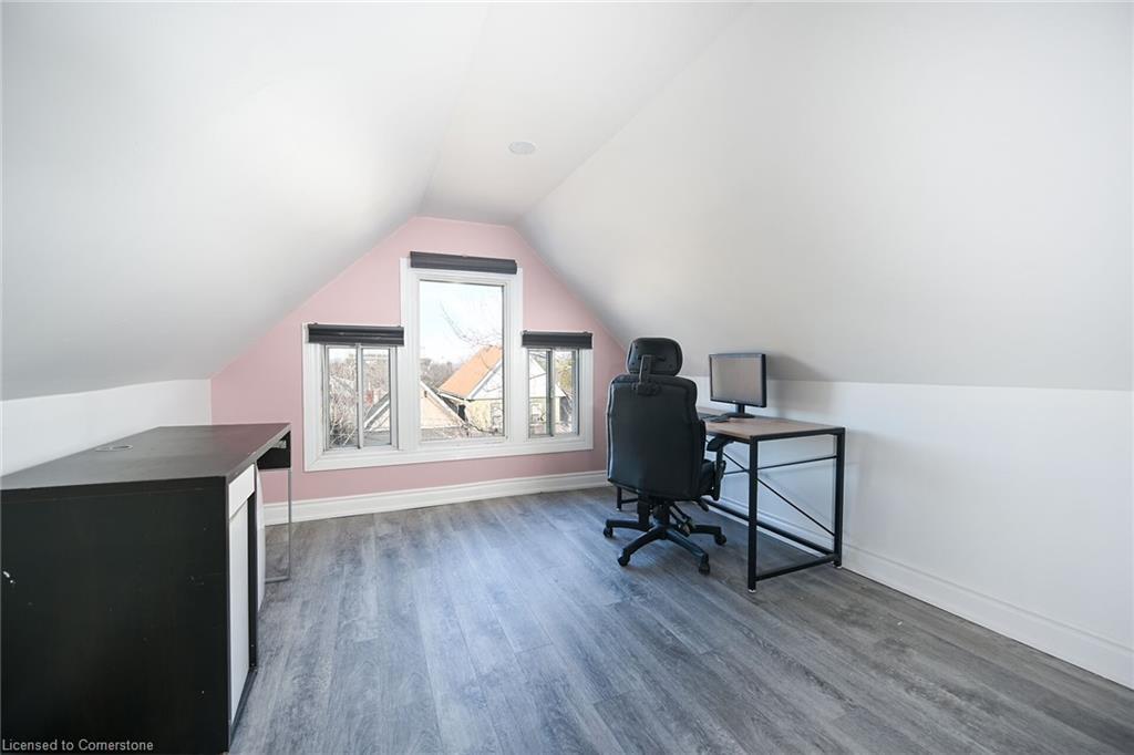 200 Kensington Avenue N, Hamilton, ON - Indoor Photo Showing Other Room