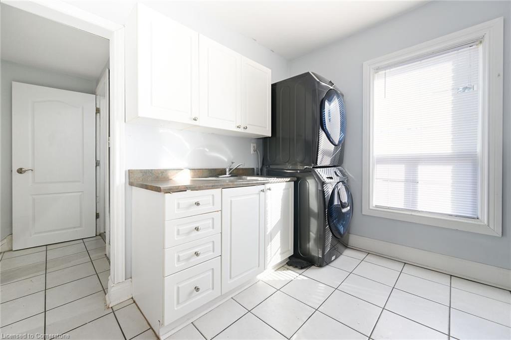 200 Kensington Avenue N, Hamilton, ON - Indoor Photo Showing Laundry Room