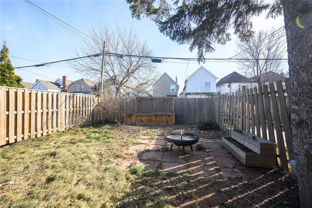 200 Kensington Avenue N, Hamilton, ON - Outdoor