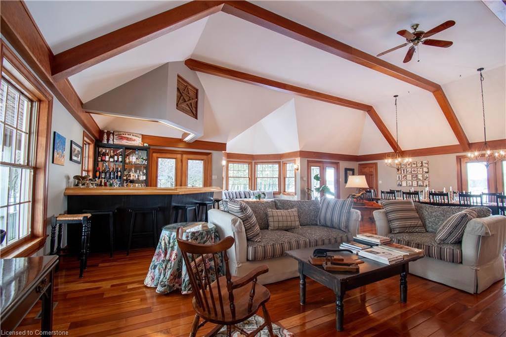 145175 Potters Road, Tillsonburg, ON - Indoor Photo Showing Living Room