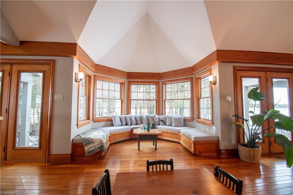 145175 Potters Road, Tillsonburg, ON - Indoor Photo Showing Living Room