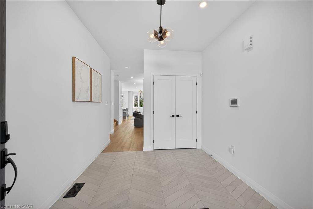 29 Kingfisher Drive, Hamilton, ON - Indoor Photo Showing Other Room