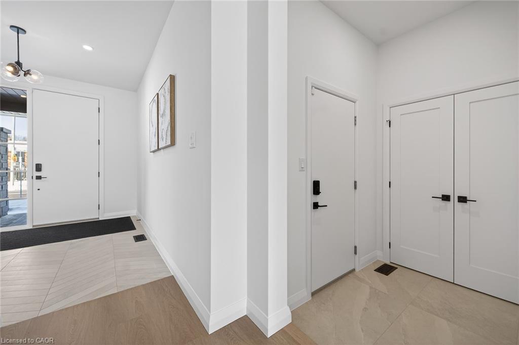 29 Kingfisher Drive, Hamilton, ON - Indoor Photo Showing Other Room