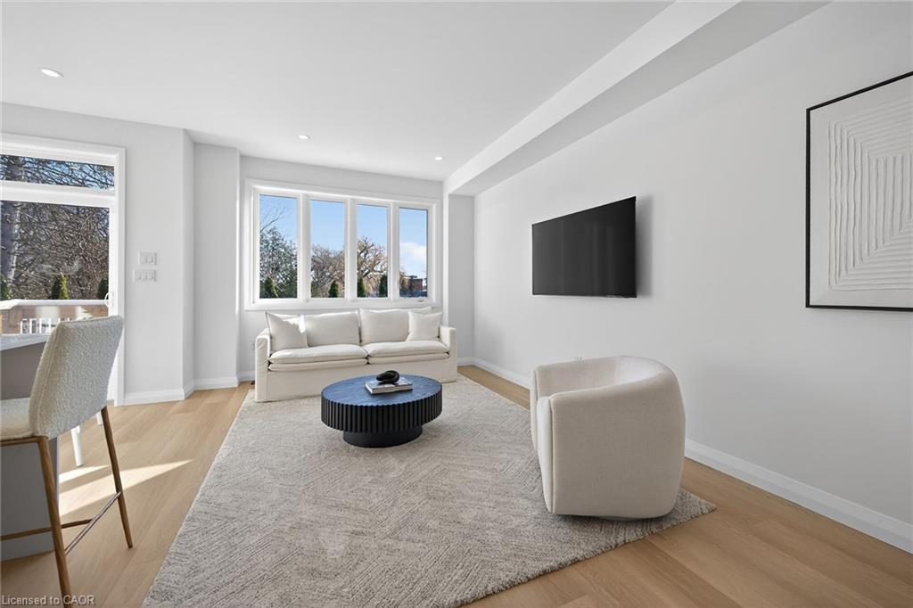 29 Kingfisher Drive, Hamilton, ON - Indoor Photo Showing Living Room