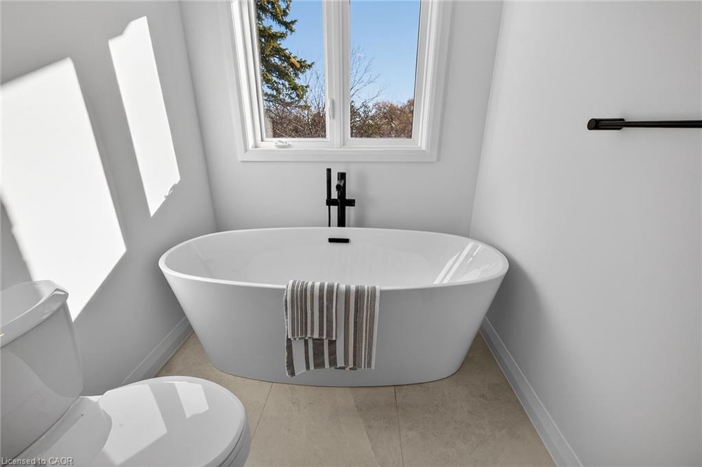 29 Kingfisher Drive, Hamilton, ON - Indoor Photo Showing Bathroom