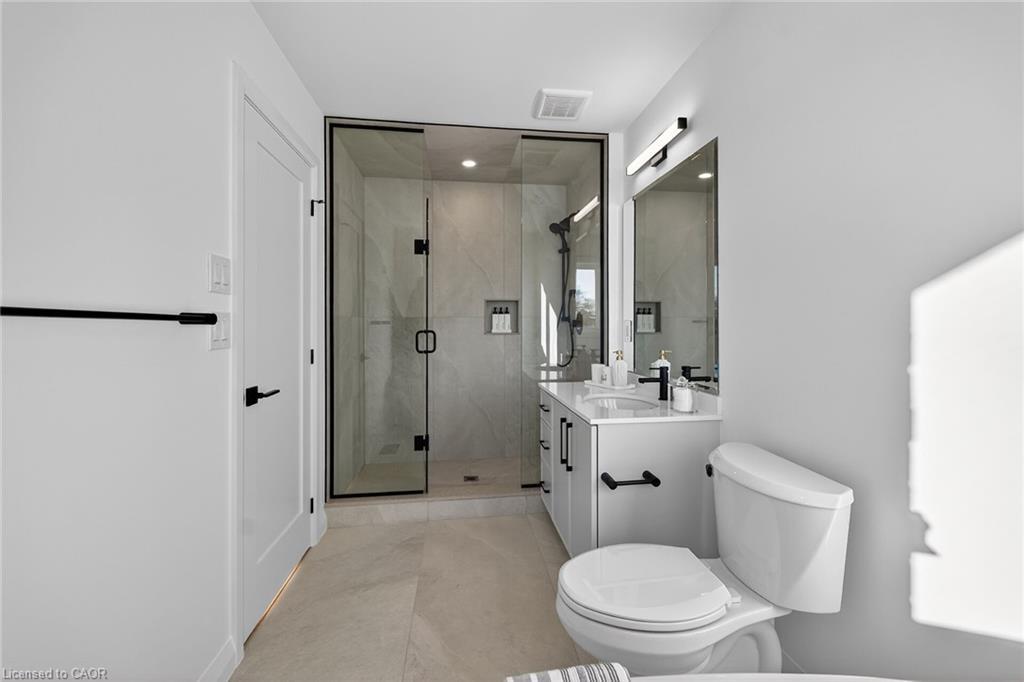 29 Kingfisher Drive, Hamilton, ON - Indoor Photo Showing Bathroom