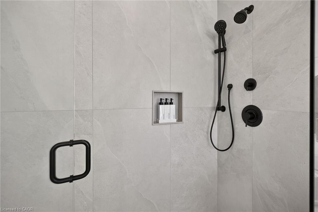 29 Kingfisher Drive, Hamilton, ON - Indoor Photo Showing Bathroom