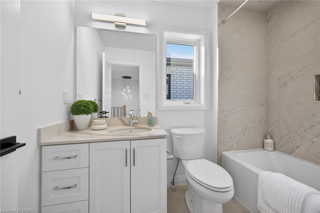 29 Kingfisher Drive, Hamilton, ON - Indoor Photo Showing Bathroom