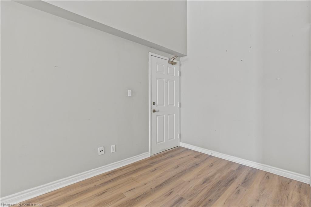 407-2075 Appleby Line, Burlington, ON - Indoor Photo Showing Other Room