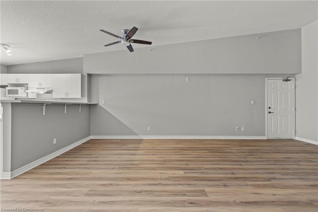 407-2075 Appleby Line, Burlington, ON - Indoor Photo Showing Other Room