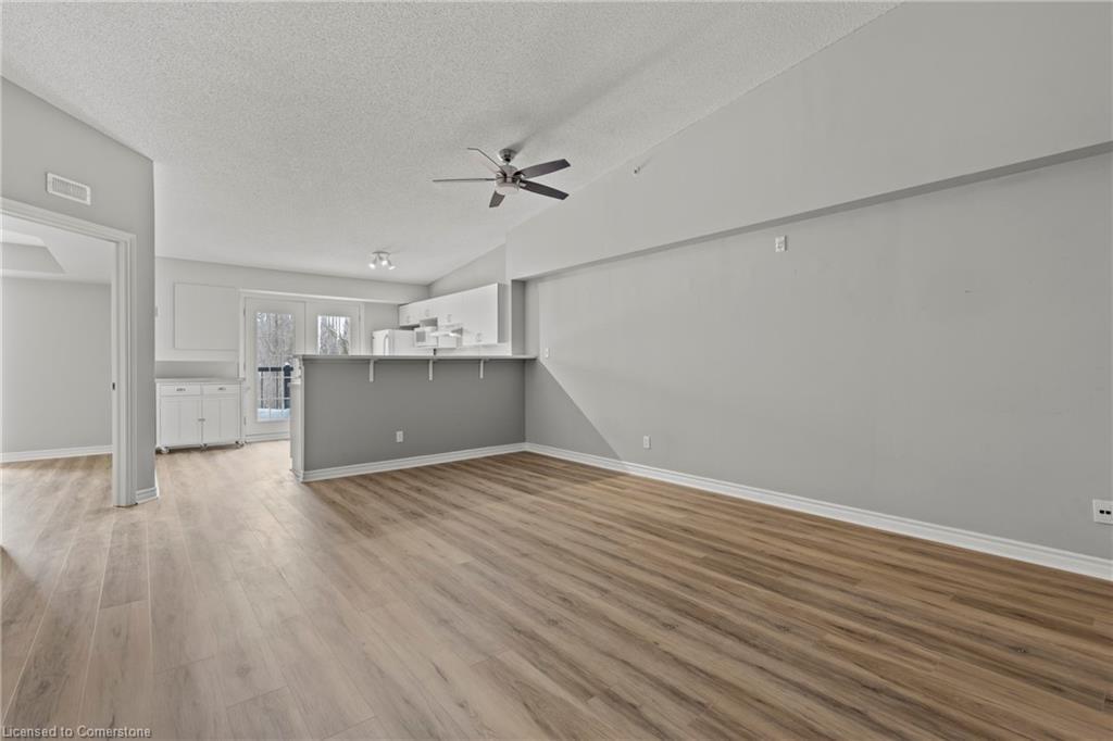 407-2075 Appleby Line, Burlington, ON - Indoor Photo Showing Other Room