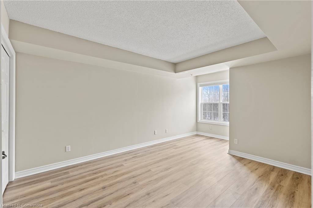 407-2075 Appleby Line, Burlington, ON - Indoor Photo Showing Other Room