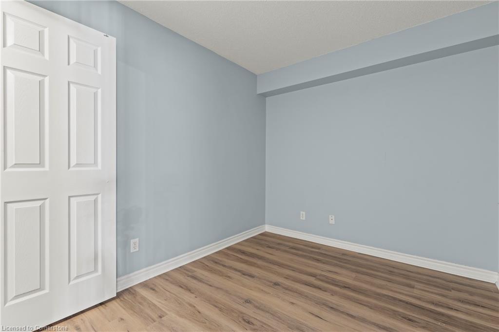 407-2075 Appleby Line, Burlington, ON - Indoor Photo Showing Other Room