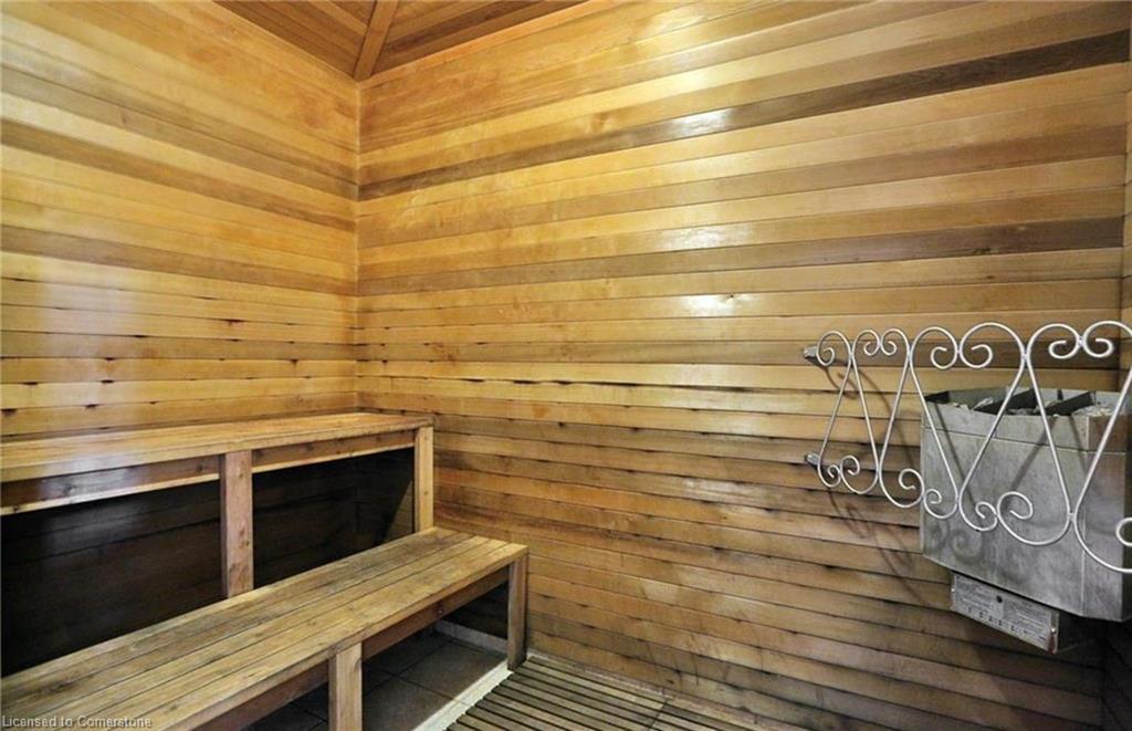 407-2075 Appleby Line, Burlington, ON - Indoor Photo Showing Other Room