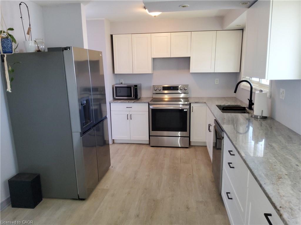 7 Usher Street, Brantford, ON - Indoor Photo Showing Kitchen