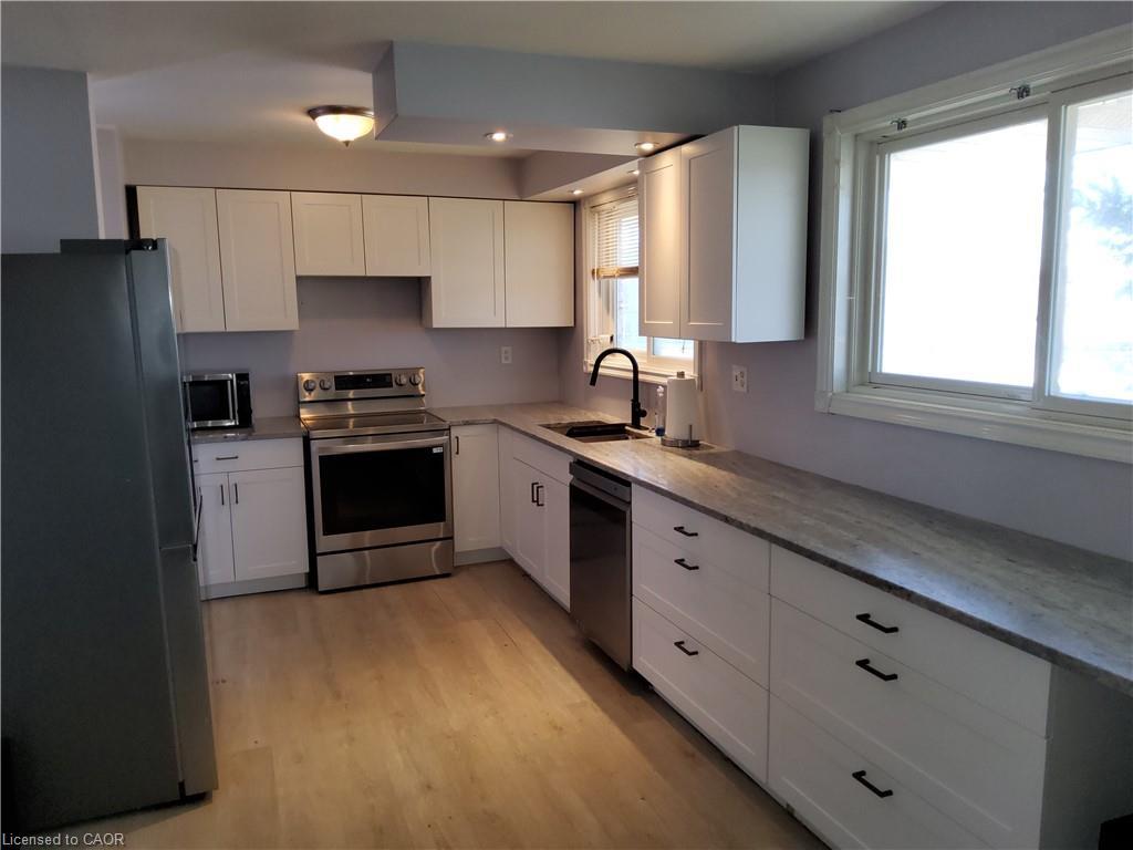 7 Usher Street, Brantford, ON - Indoor Photo Showing Kitchen