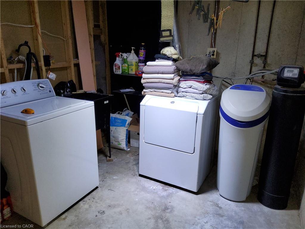 7 Usher Street, Brantford, ON - Indoor Photo Showing Laundry Room