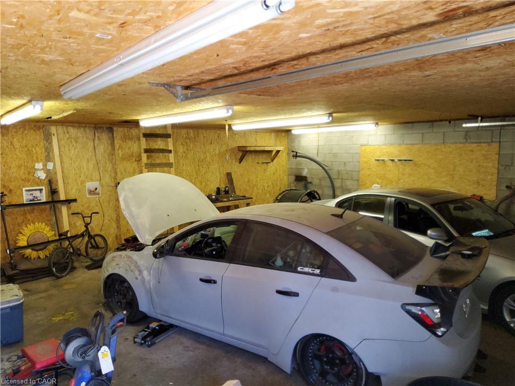 7 Usher Street, Brantford, ON - Indoor Photo Showing Garage