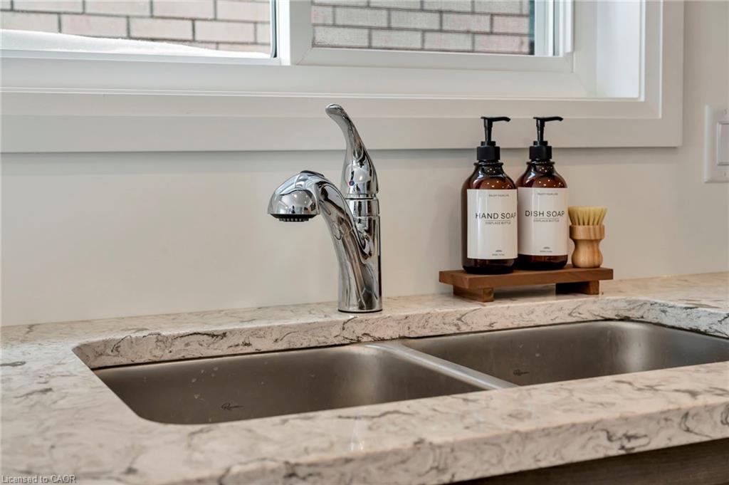 49 Willson Drive, Thorold, ON - Indoor Photo Showing Kitchen With Double Sink