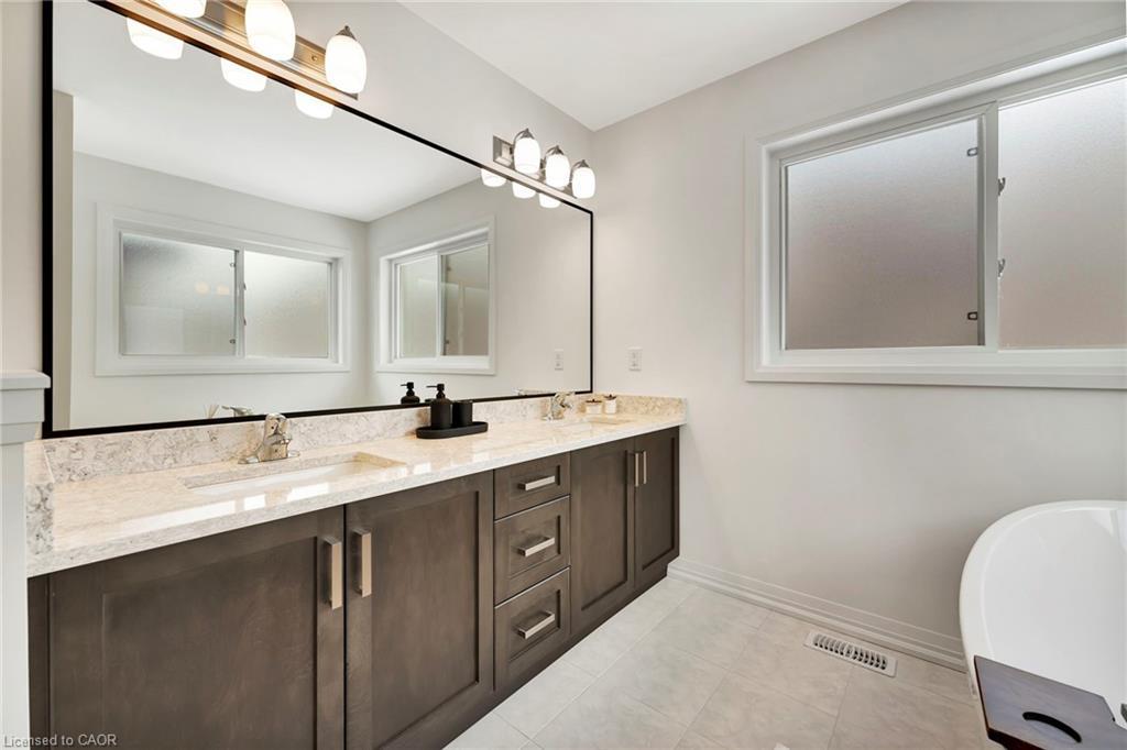 49 Willson Drive, Thorold, ON - Indoor Photo Showing Bathroom