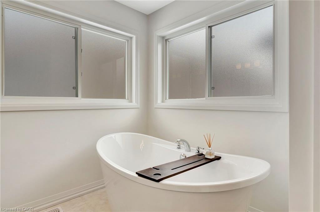 49 Willson Drive, Thorold, ON - Indoor Photo Showing Bathroom