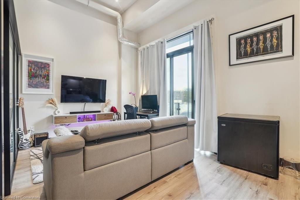105-121 King Street E, Hamilton, ON - Indoor Photo Showing Living Room