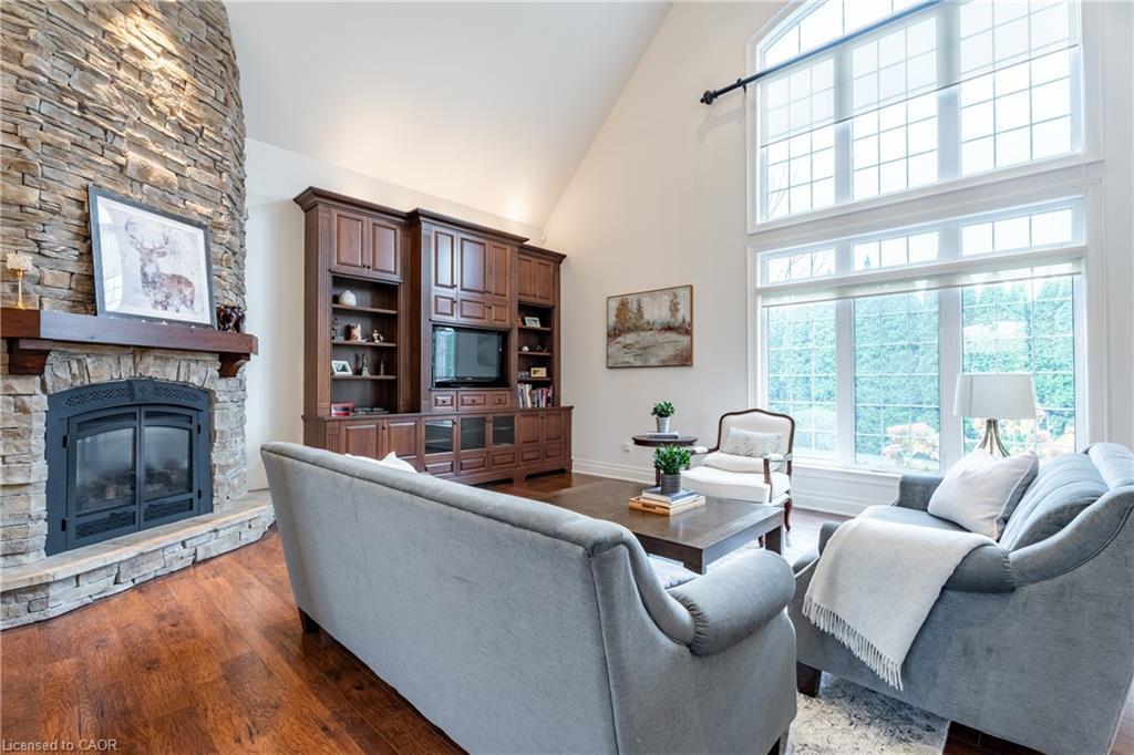 2 Bunny Glen Drive, Niagara-On-The-Lake, ON - Indoor Photo Showing Living Room With Fireplace