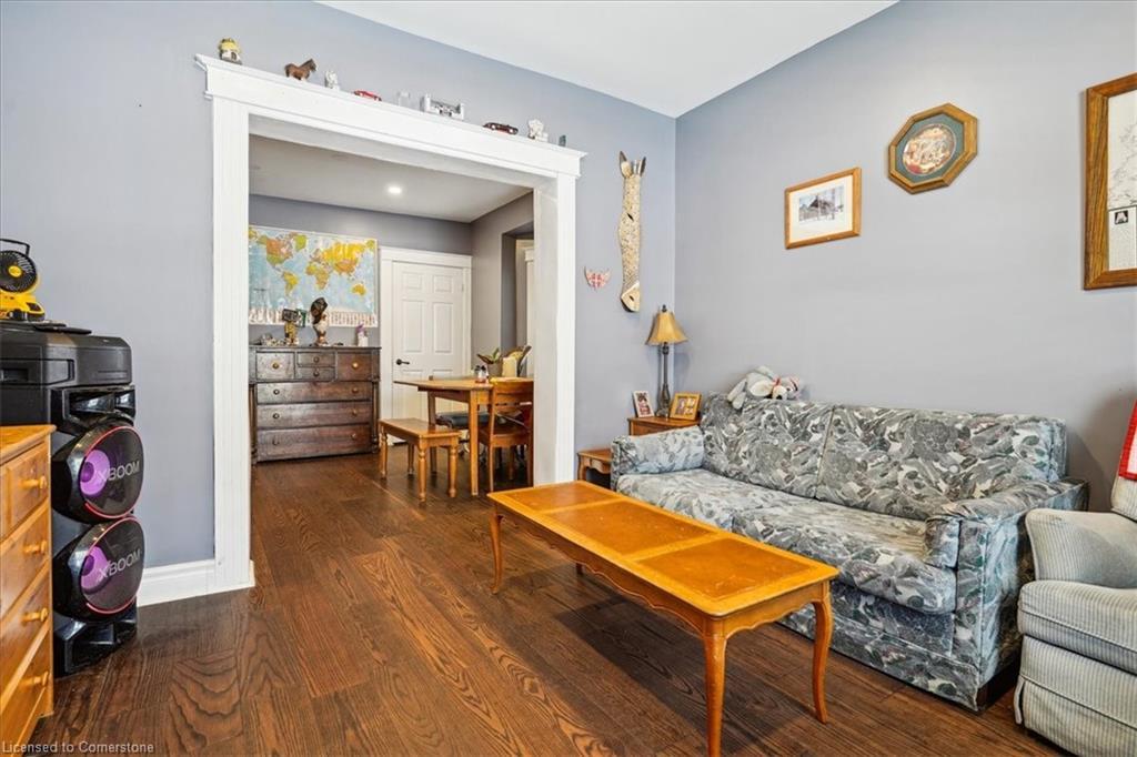 341 George Street S, Peterborough, ON - Indoor Photo Showing Living Room