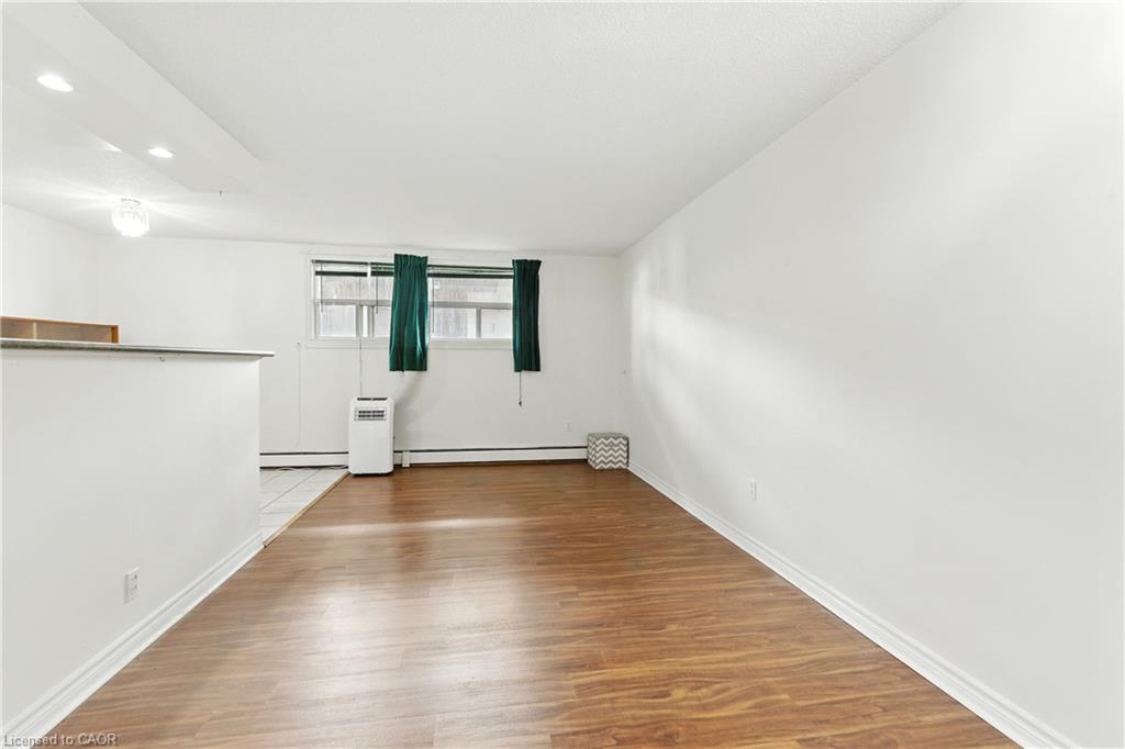 102-264 Oakdale Avenue, St. Catharines, ON - Indoor Photo Showing Other Room