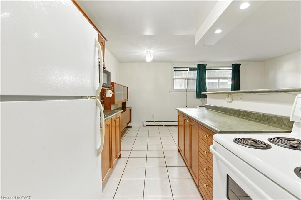 102-264 Oakdale Avenue, St. Catharines, ON - Indoor Photo Showing Kitchen