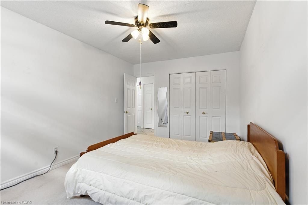 102-264 Oakdale Avenue, St. Catharines, ON - Indoor Photo Showing Bedroom