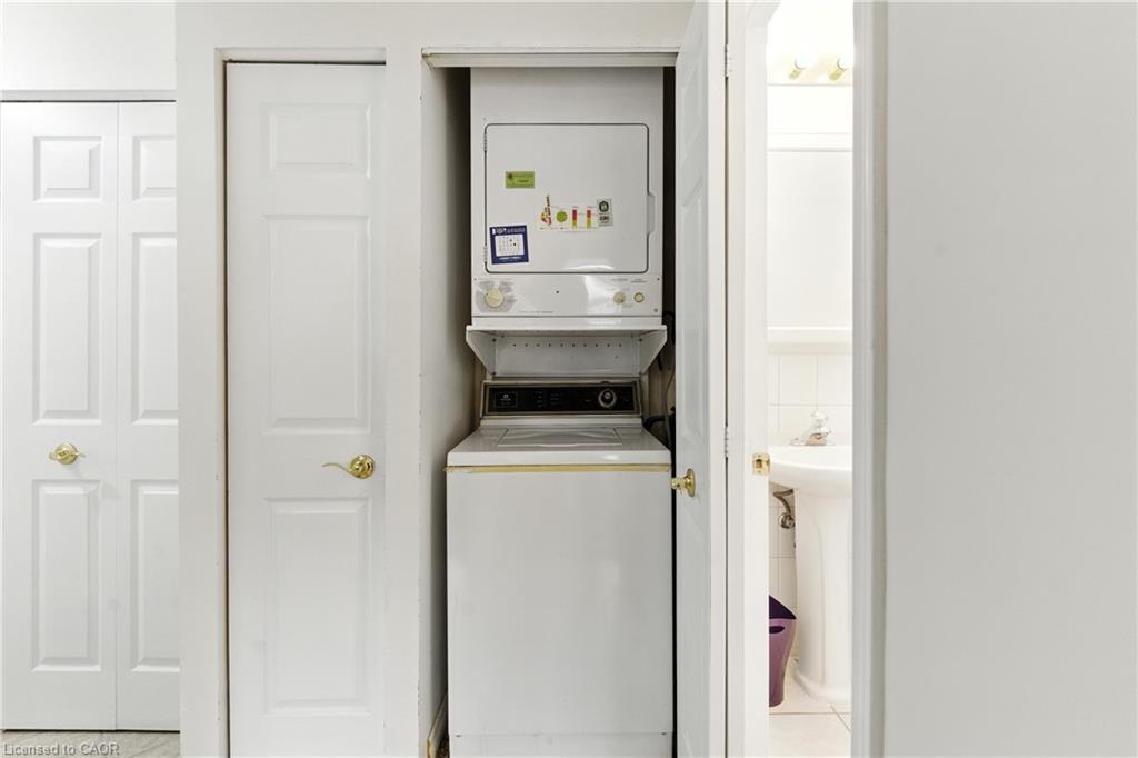 102-264 Oakdale Avenue, St. Catharines, ON - Indoor Photo Showing Laundry Room