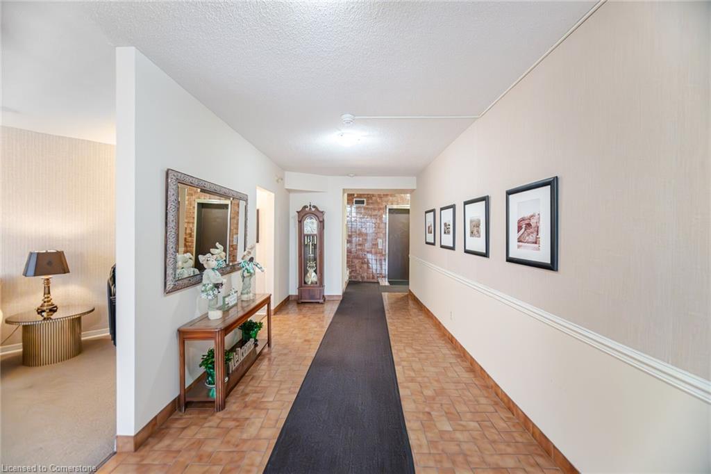 201-166 Mountain Park Avenue, Hamilton, ON - Indoor Photo Showing Other Room