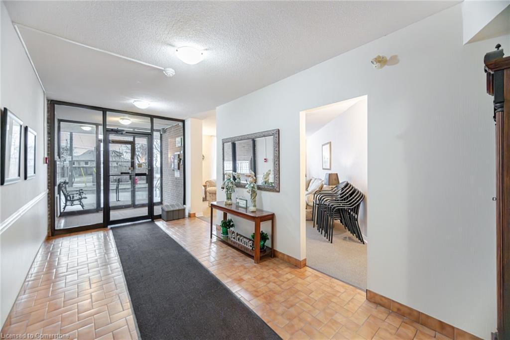 201-166 Mountain Park Avenue, Hamilton, ON - Indoor Photo Showing Other Room