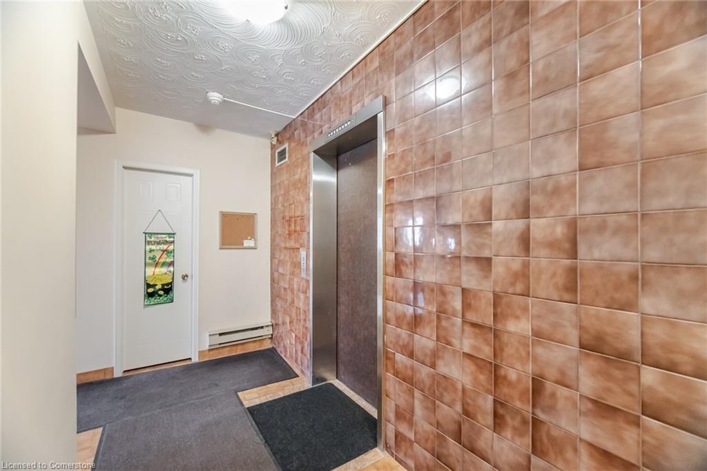 201-166 Mountain Park Avenue, Hamilton, ON - Indoor Photo Showing Other Room