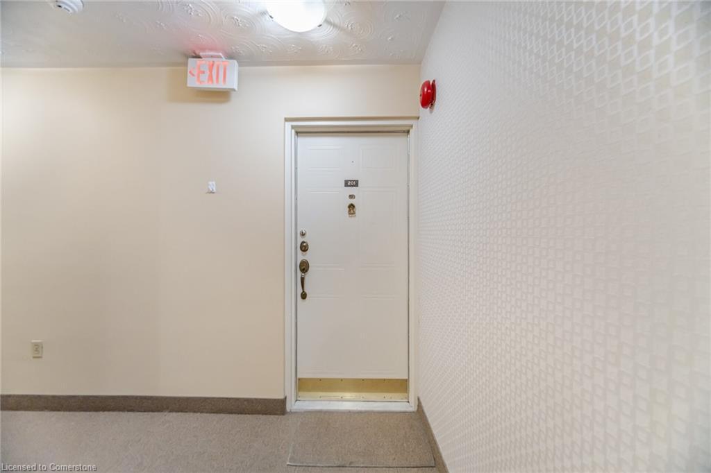 201-166 Mountain Park Avenue, Hamilton, ON - Indoor Photo Showing Other Room