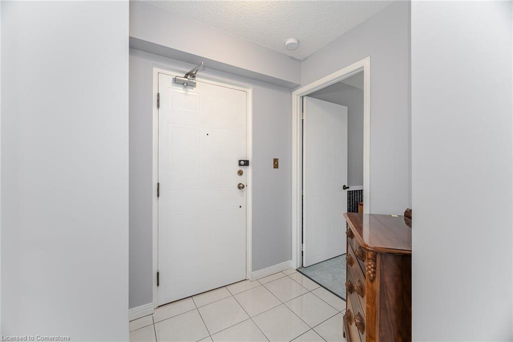 201-166 Mountain Park Avenue, Hamilton, ON - Indoor Photo Showing Other Room