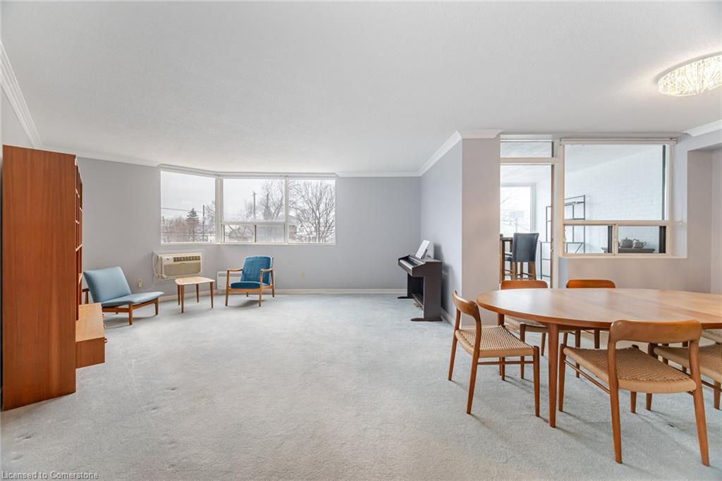 201-166 Mountain Park Avenue, Hamilton, ON - Indoor Photo Showing Dining Room