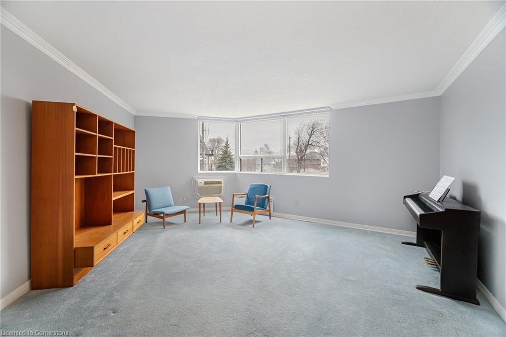 201-166 Mountain Park Avenue, Hamilton, ON - Indoor