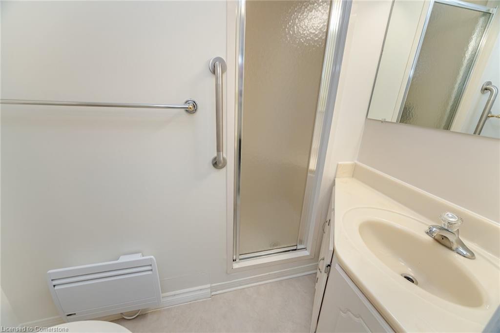 201-166 Mountain Park Avenue, Hamilton, ON - Indoor Photo Showing Bathroom