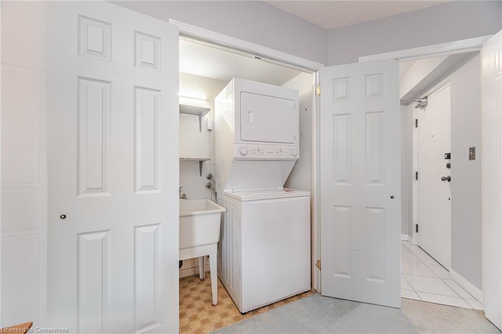 201-166 Mountain Park Avenue, Hamilton, ON - Indoor Photo Showing Laundry Room