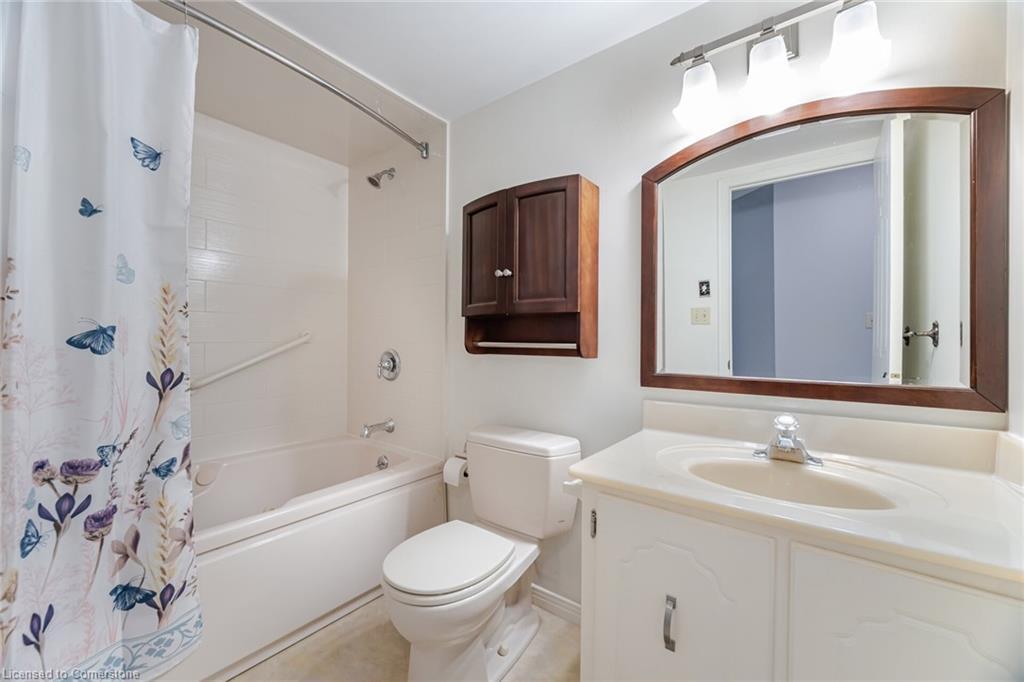 201-166 Mountain Park Avenue, Hamilton, ON - Indoor Photo Showing Bathroom