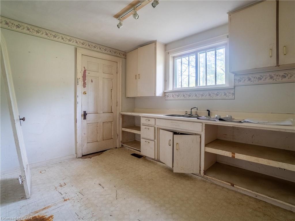 300 Manitoba Street, Bracebridge, ON - Indoor