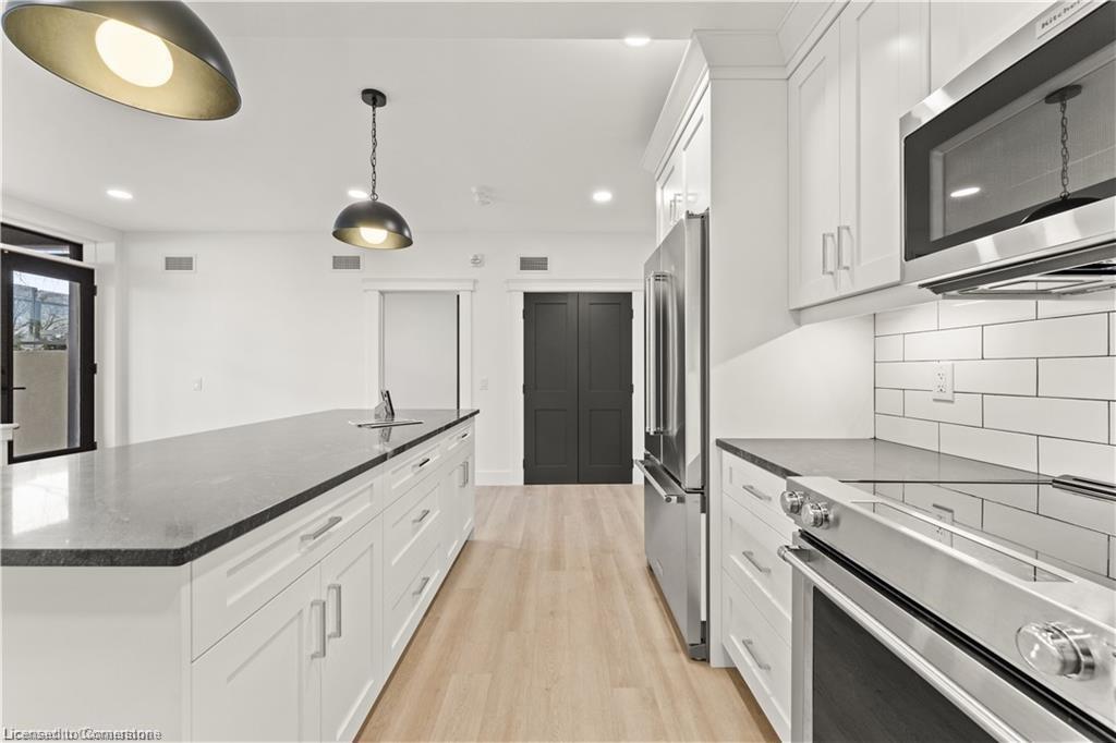 104-247 Brock Street, Amherstburg, ON - Indoor Photo Showing Kitchen With Upgraded Kitchen