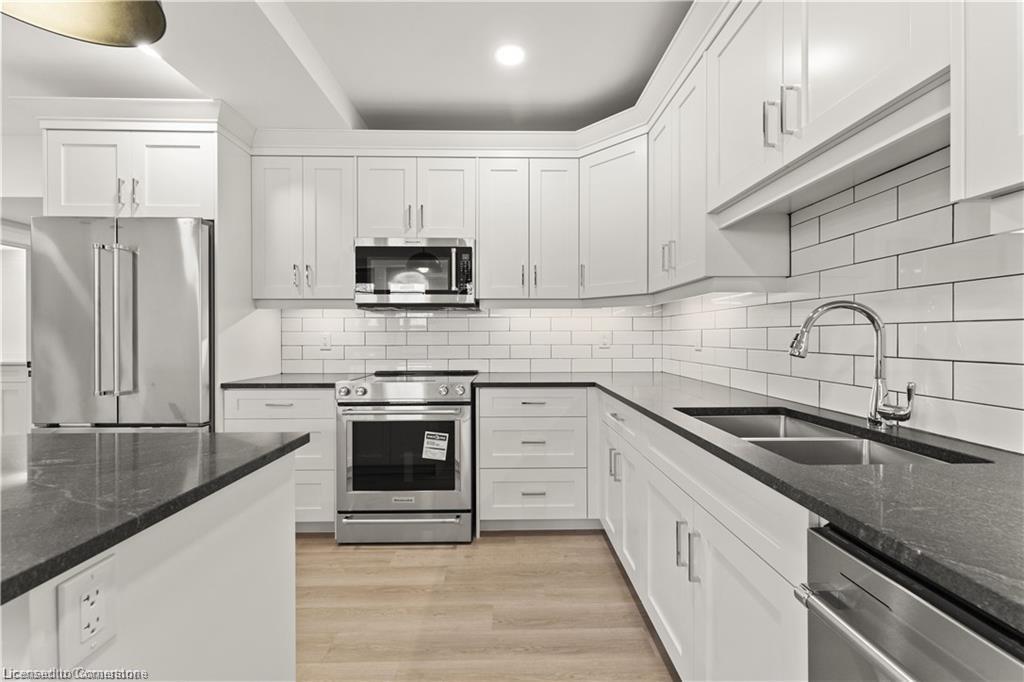 104-247 Brock Street, Amherstburg, ON - Indoor Photo Showing Kitchen With Double Sink With Upgraded Kitchen